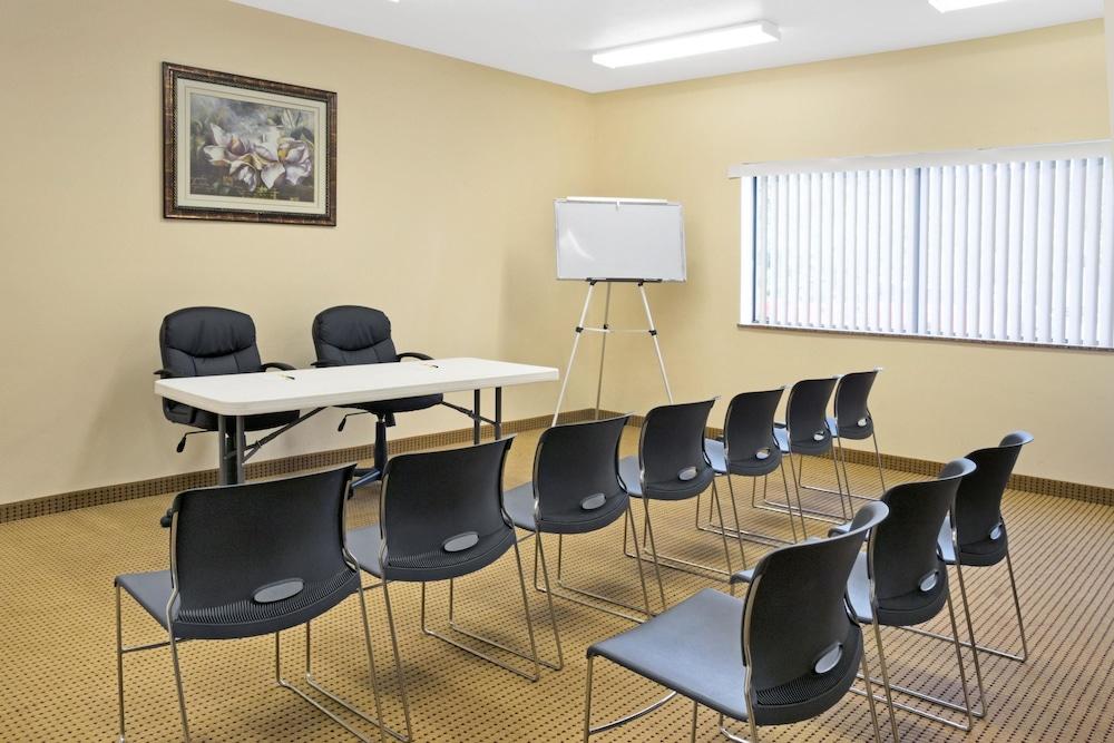 Surestay Studio By Best Western Conroe Downtown Exterior foto